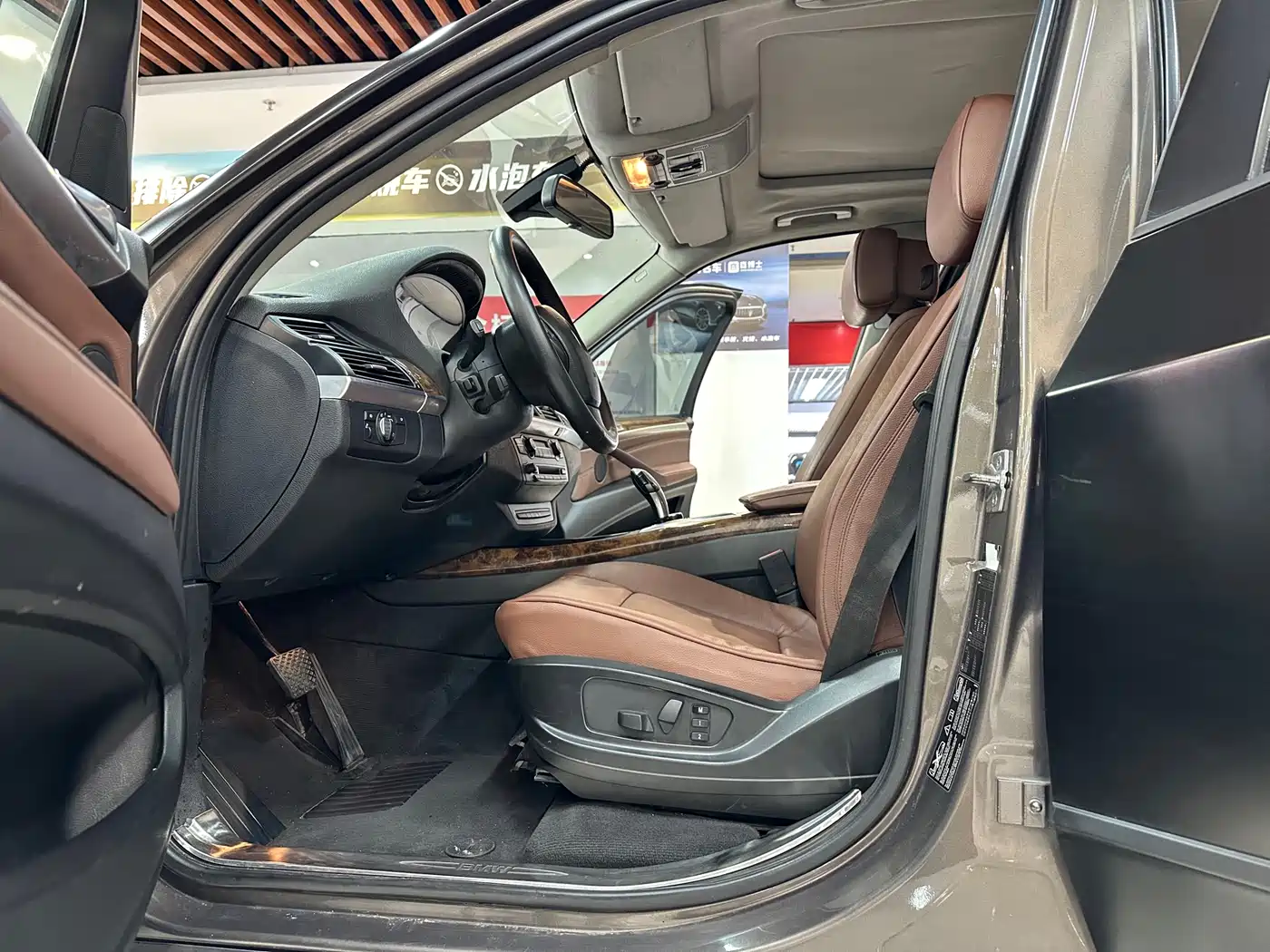 BMW X5 (Import) 2011 xDrive35i Leading Edition фото 7