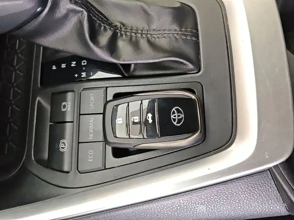 Toyota Wildlander 2023 2.0L CVT FWD LE фото 9