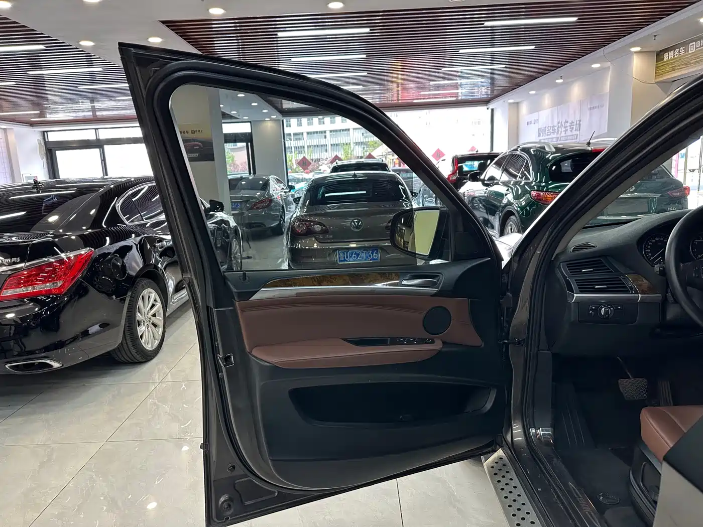 BMW X5 (Import) 2011 xDrive35i Leading Edition фото 16