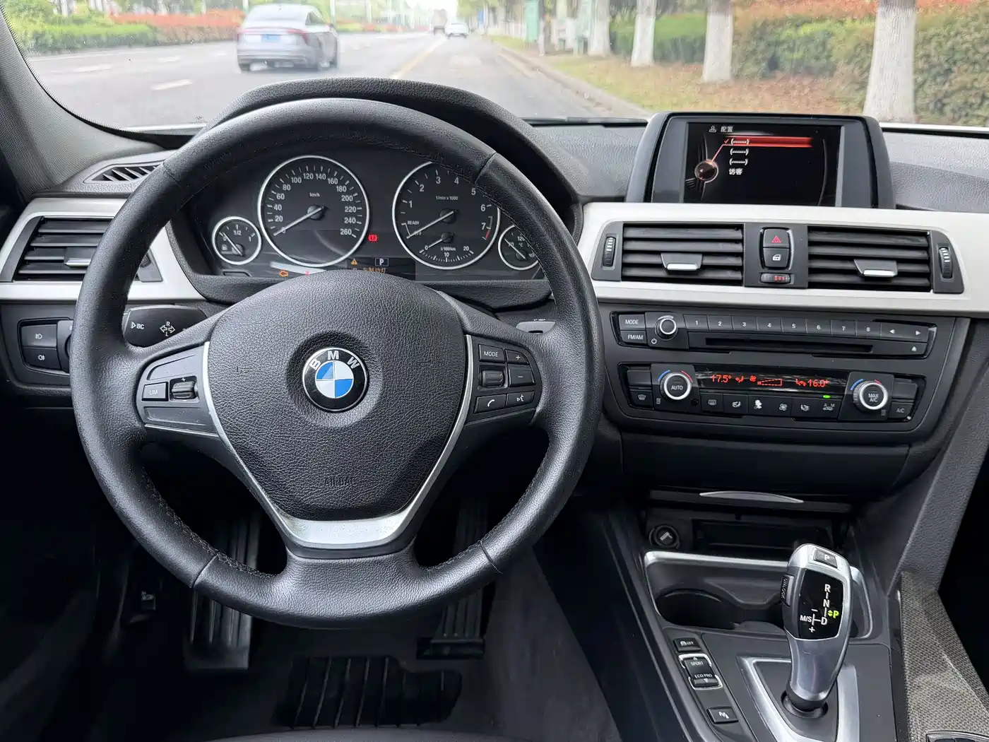 BMW 3 Series 2015 320Li Fashion фото 9