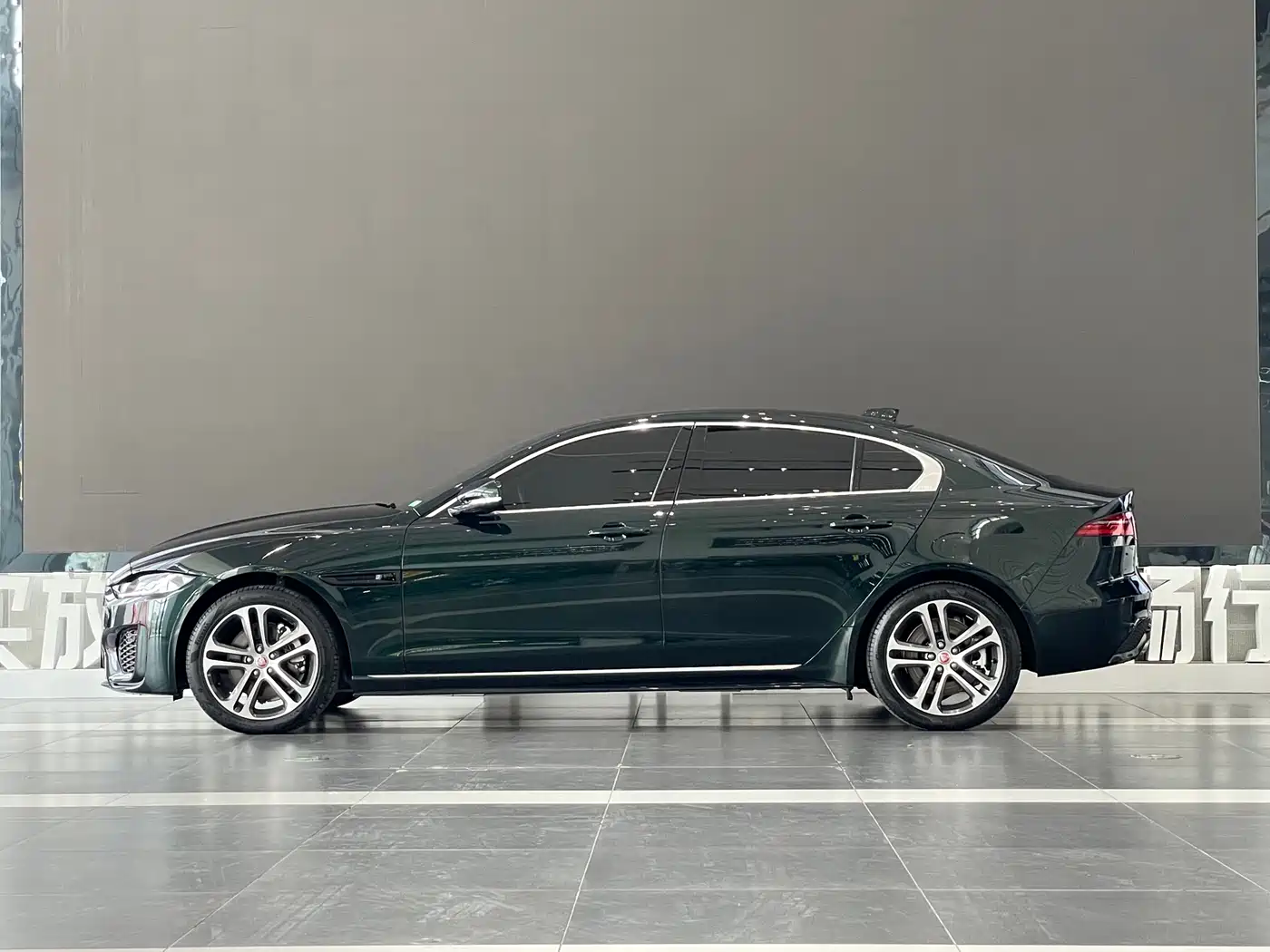 Jaguar XEL 2023 2.0T 250PS R-DYNAMIC S Progressive Sport фото 3