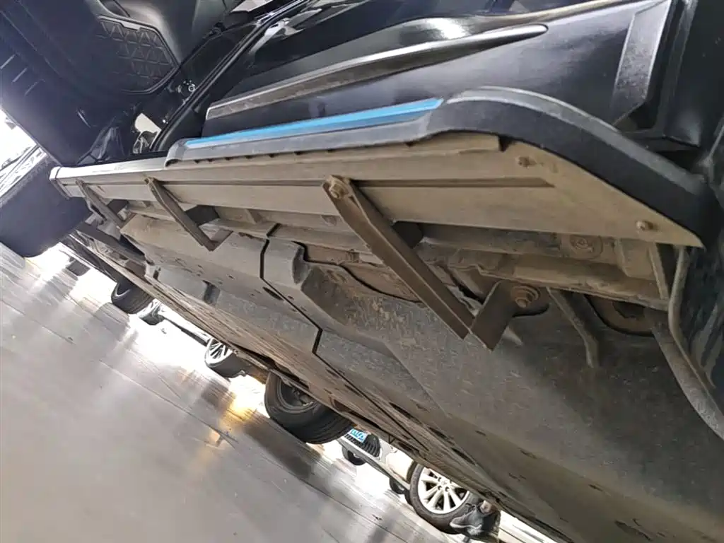 Toyota Wildlander 2023 2.0L CVT FWD LE фото 22