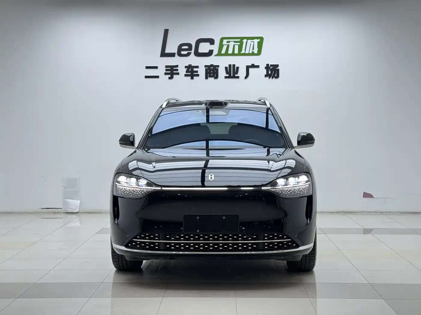 AITO Wenjie AITO M9 2024 Range Extender Max Edition 42kWh 6-seater фото 2