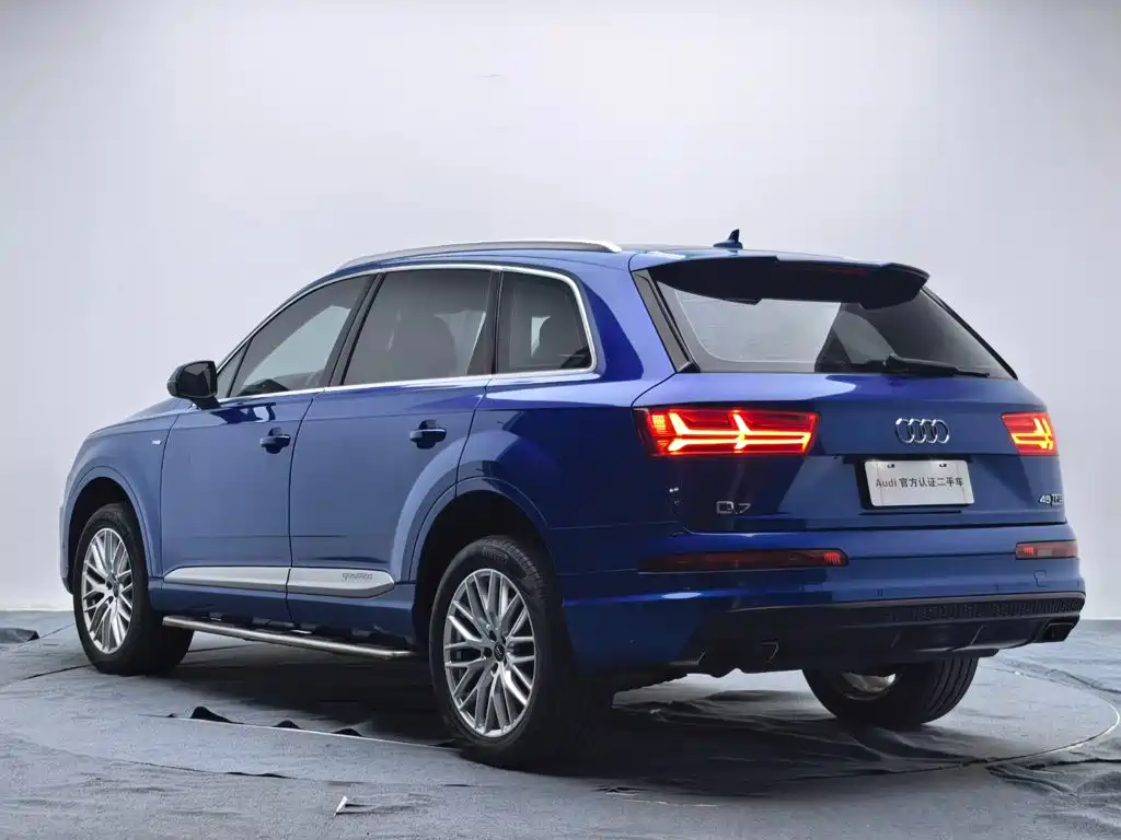 Фото 5 - Audi Q7