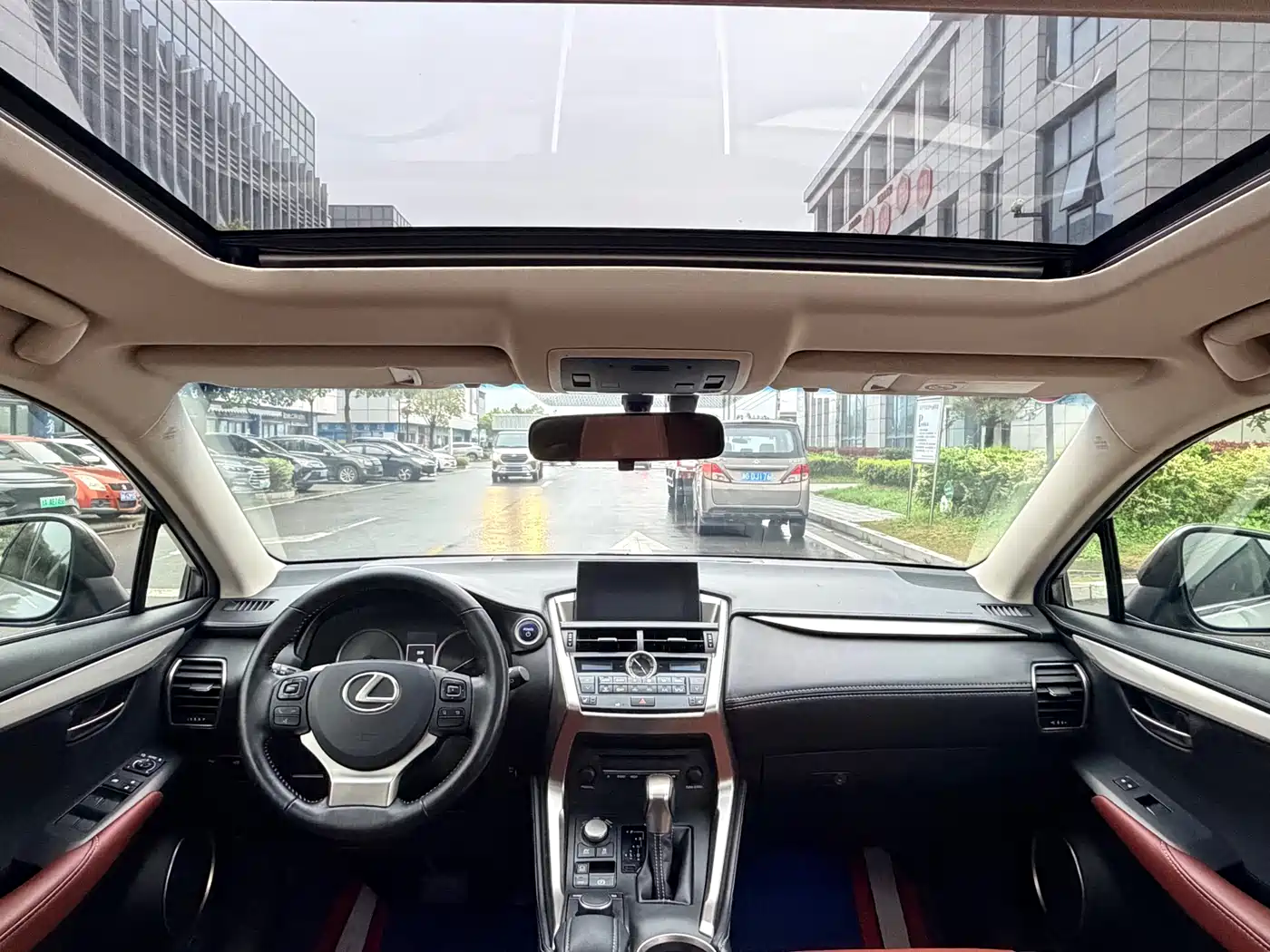 Lexus NX 2015 300h FWD Luxury фото 13