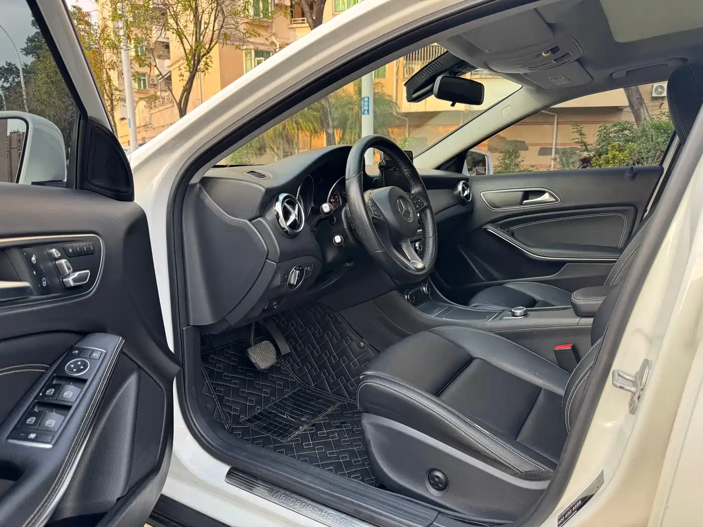 Mercedes-Benz GLA 2017 GLA 200 Dynamic фото 8
