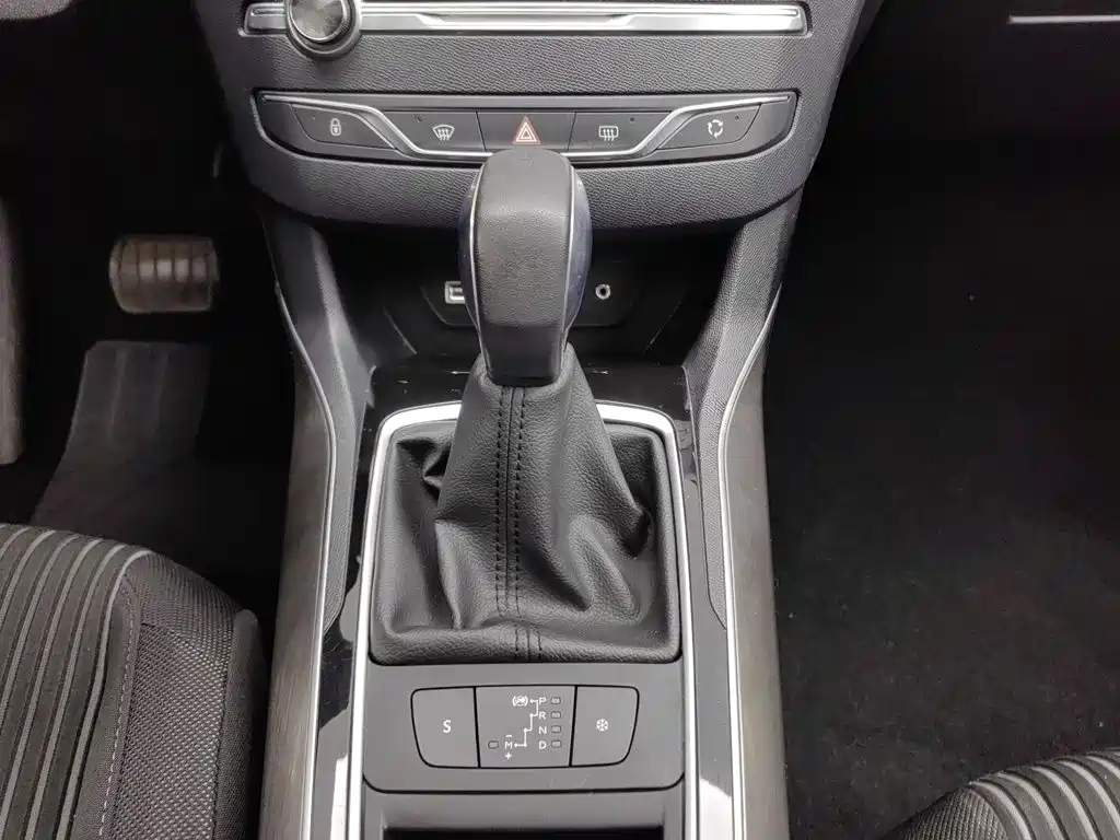 صورة 13 - Peugeot 408