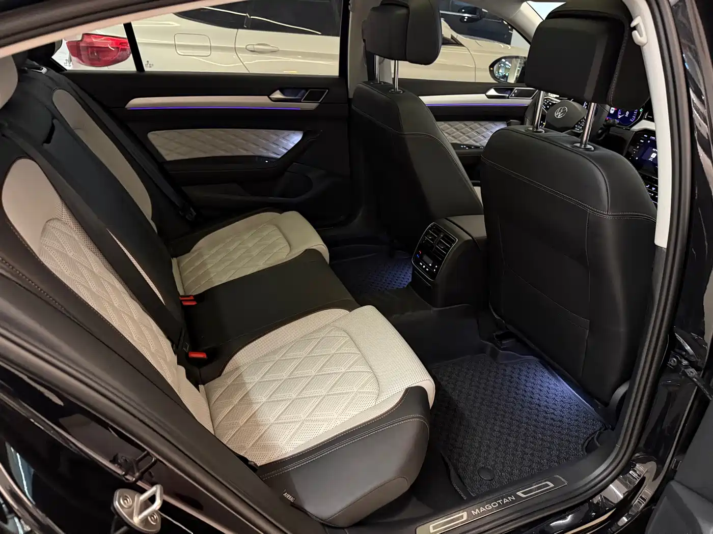 Volkswagen Magotan 2024 2 Million Units Public Sharing Edition 330TSI DSG Luxury фото 9