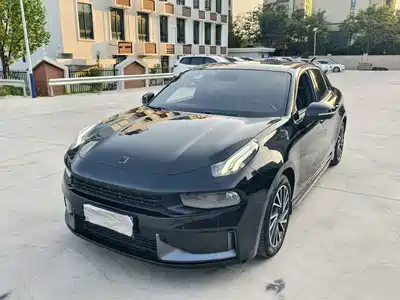 Lynk & Co 03