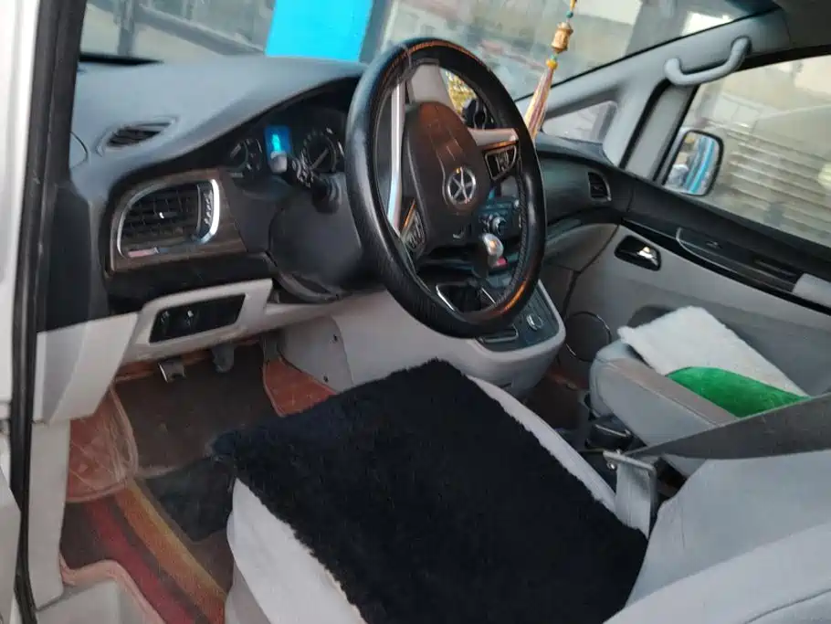 JAC Refine M5 2014 2014 Color Tour 2.0T Gasoline Manual Business