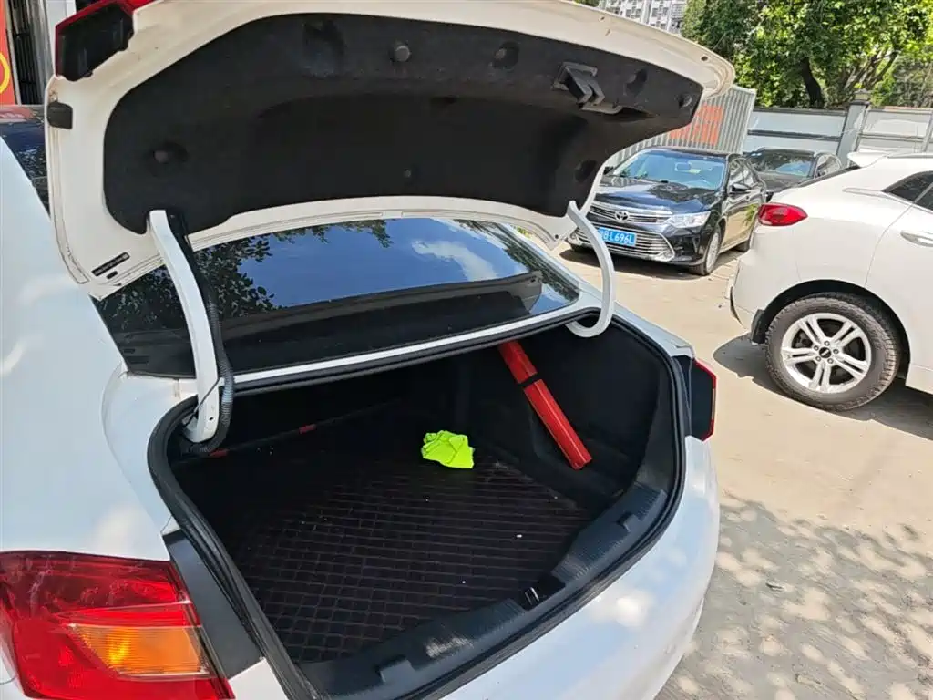 Chevrolet Cruze 2018 320 Automatic Pioneer Sunroof Edition фото 19
