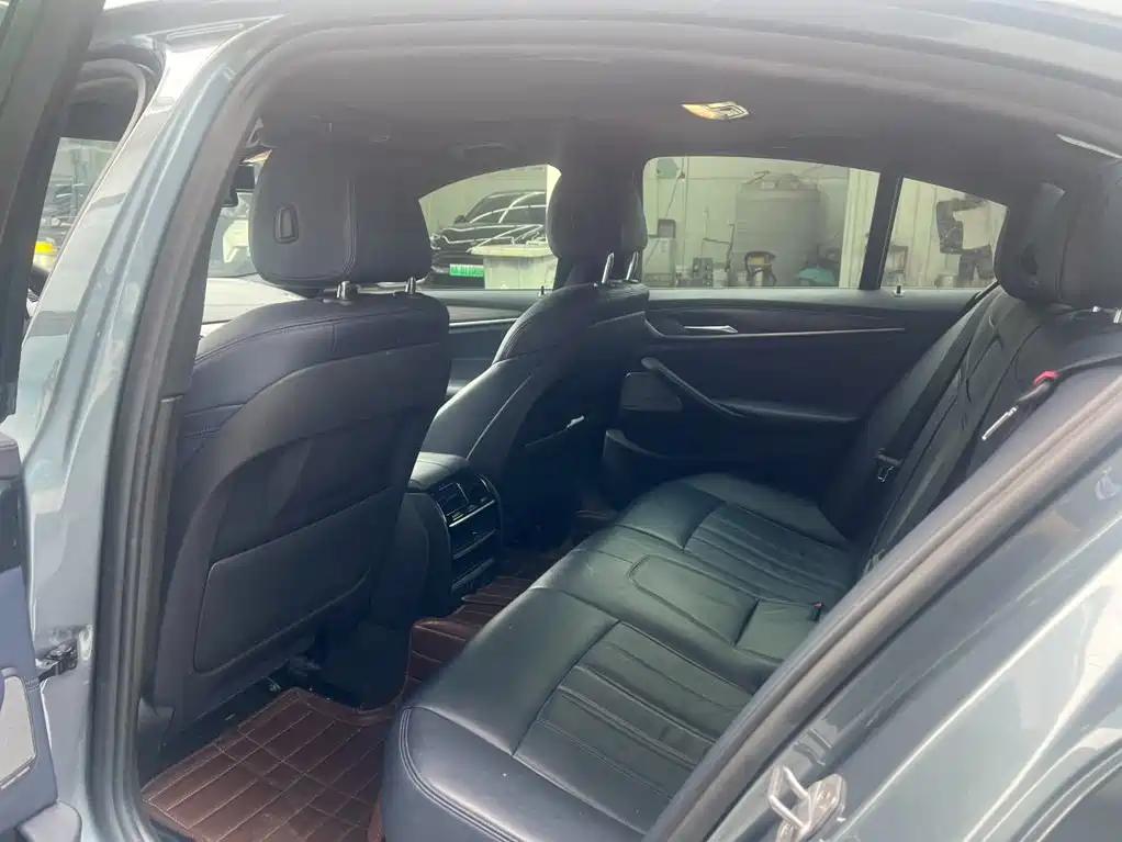 Photo 6 - BMW 5 Series (Import)