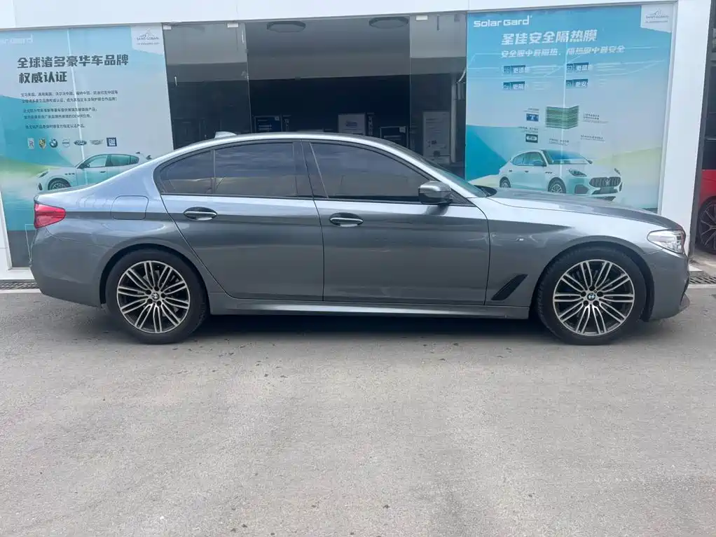 Photo 7 - BMW 5 Series (Import)