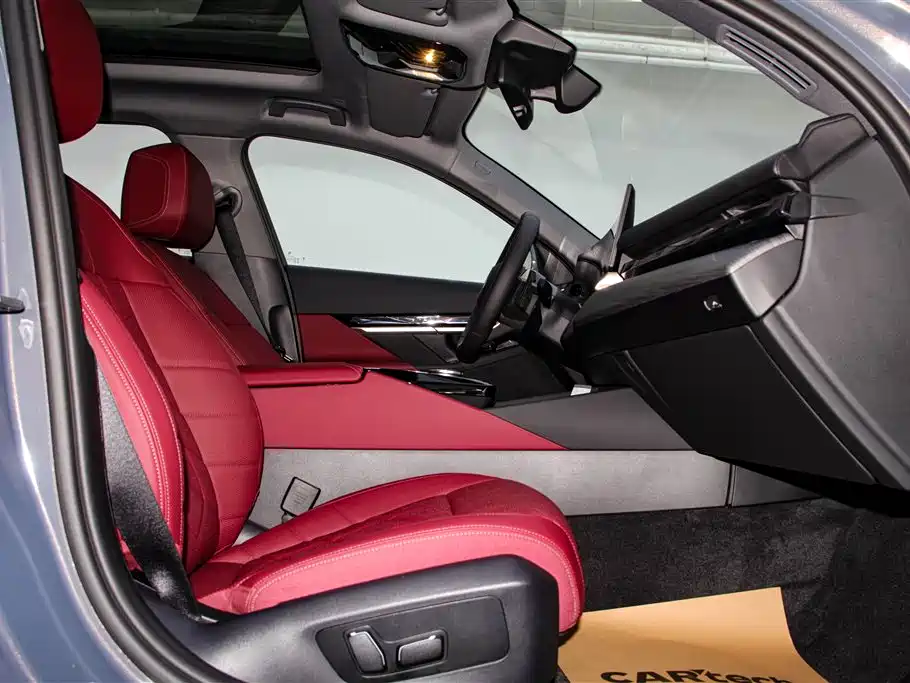 BMW 5 Series 2025 530Li Leading M Sport Package фото 19