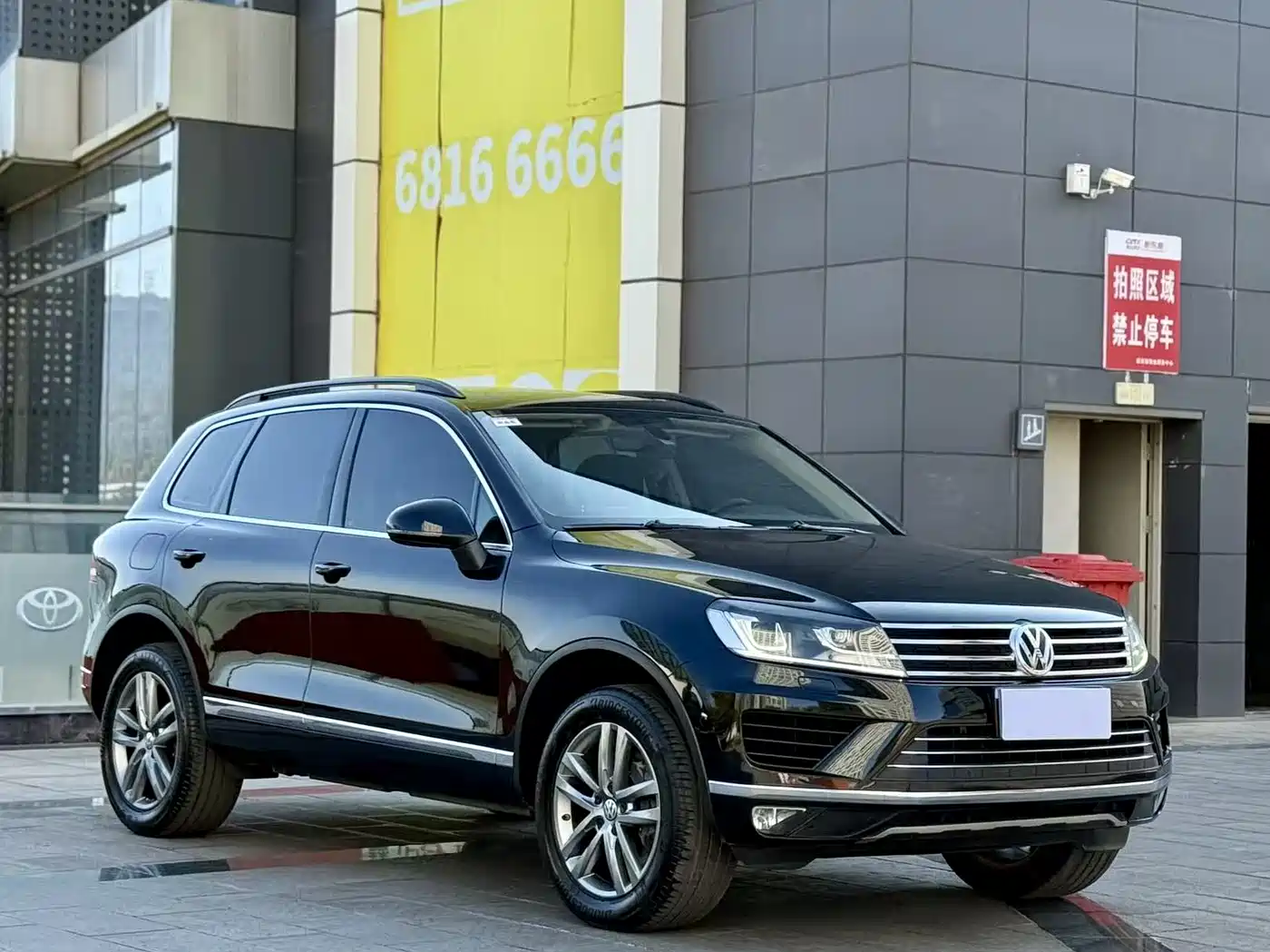 VOLKSWAGEN TOUAREG