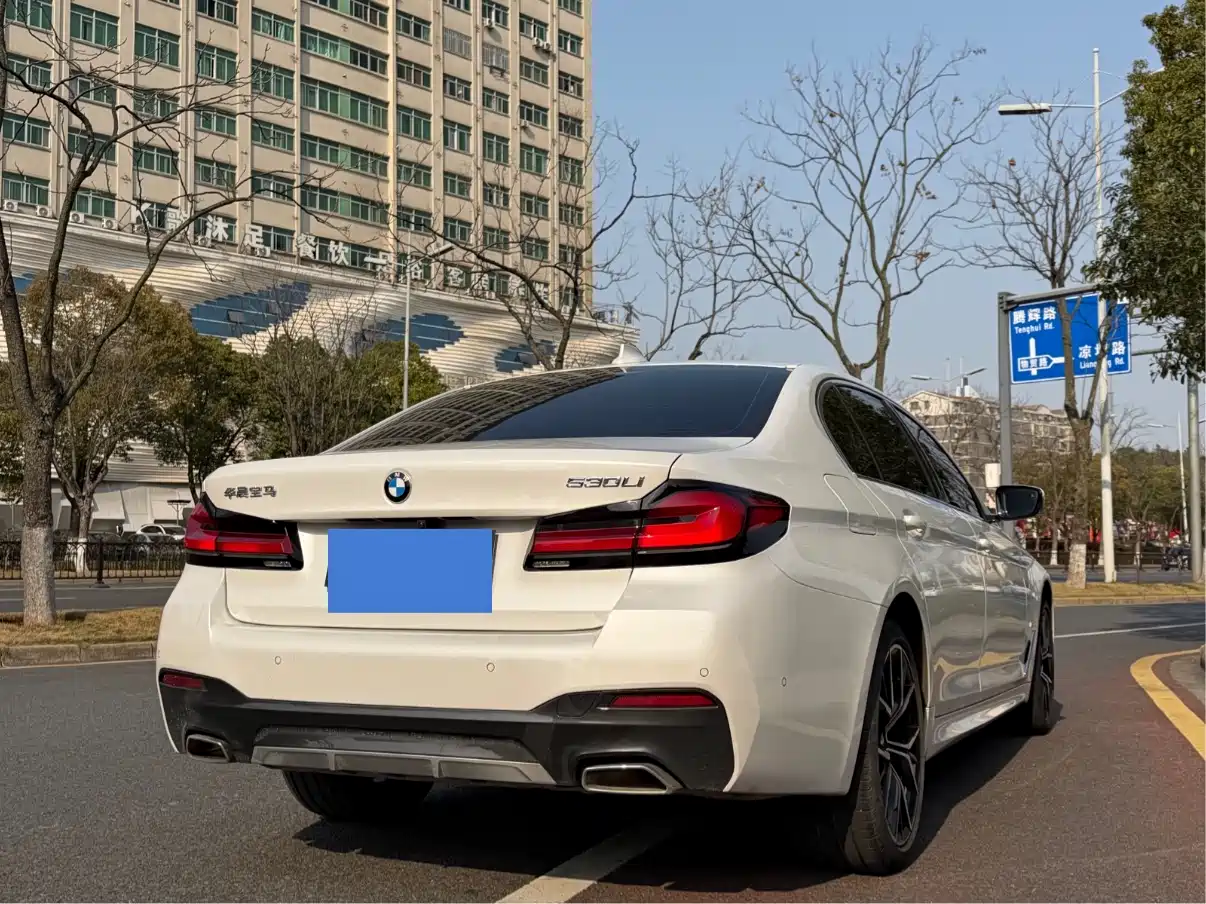 BMW 5-SERIES