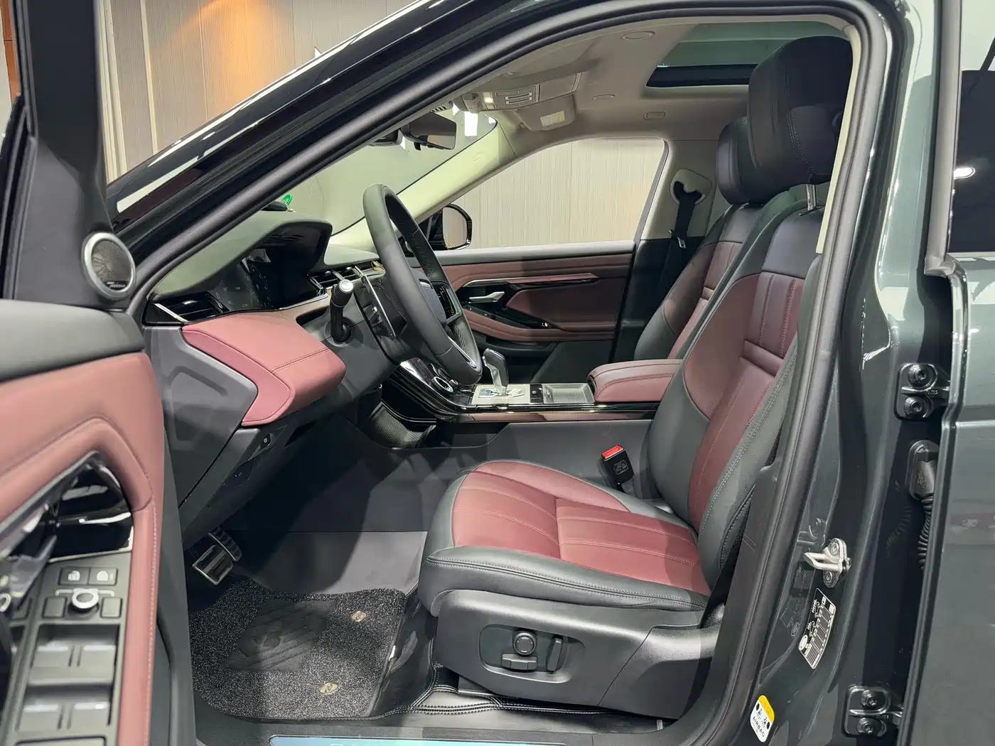 Land Rover Range Rover Evoque 2023 Range Rover Evoque L 249PS Luxury Edition фото 5