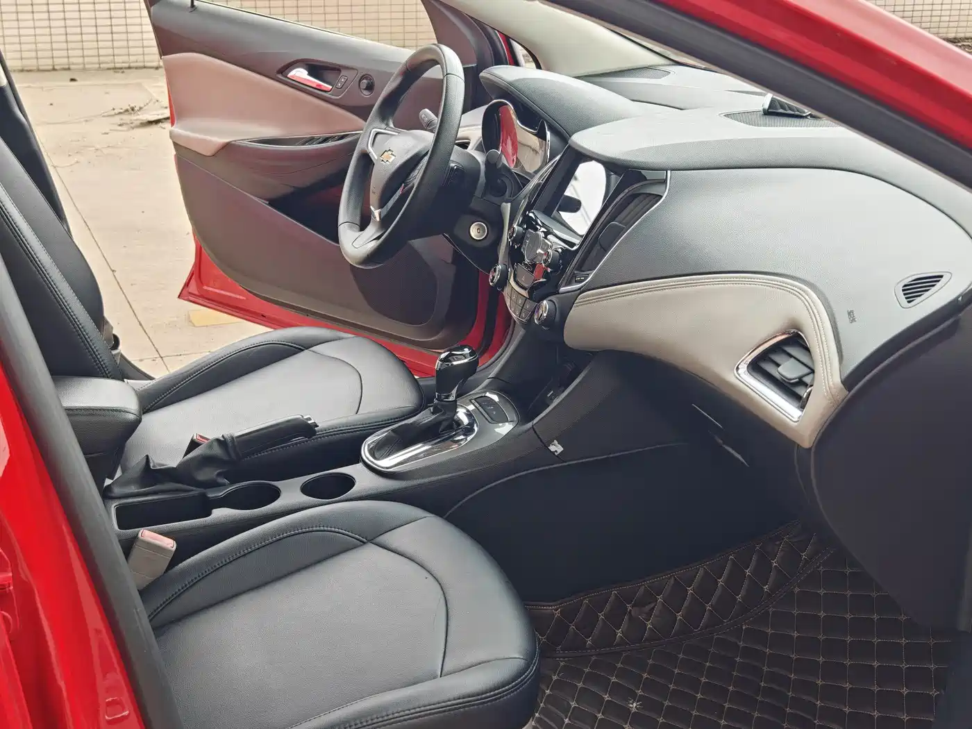 Chevrolet Cruze 2015 1.5L Automatic Luxury Edition фото 14