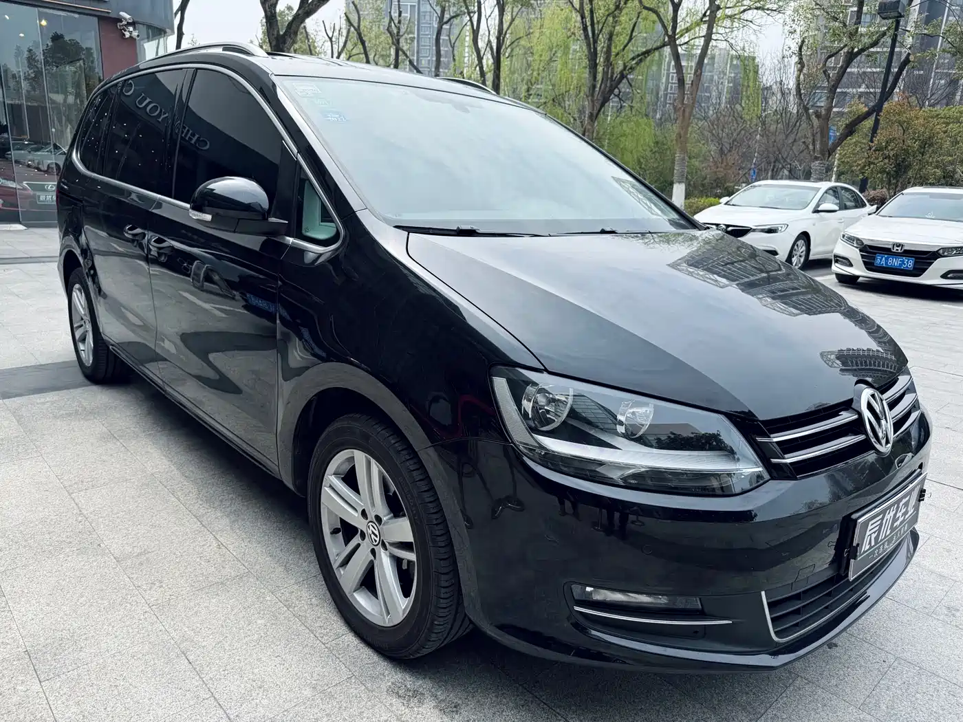 Volkswagen Sharan 2015 1.8TSI Comfort фото 5
