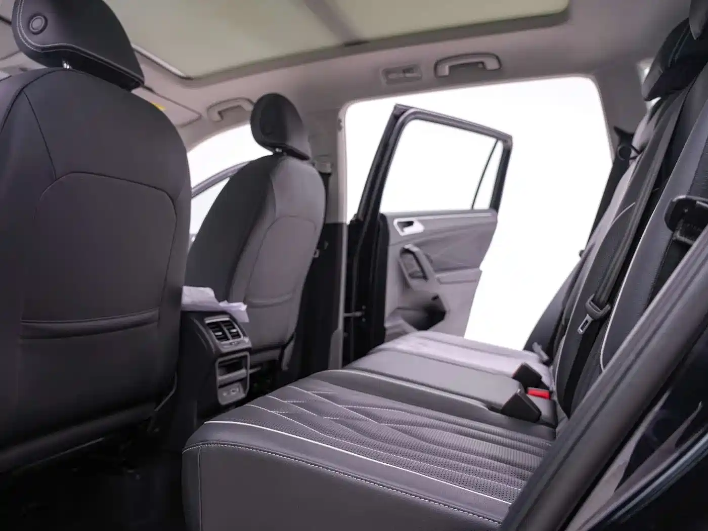 Volkswagen Tiguan L 2022 330TSI Auto 2WD R-Line Premium Edition фото 23
