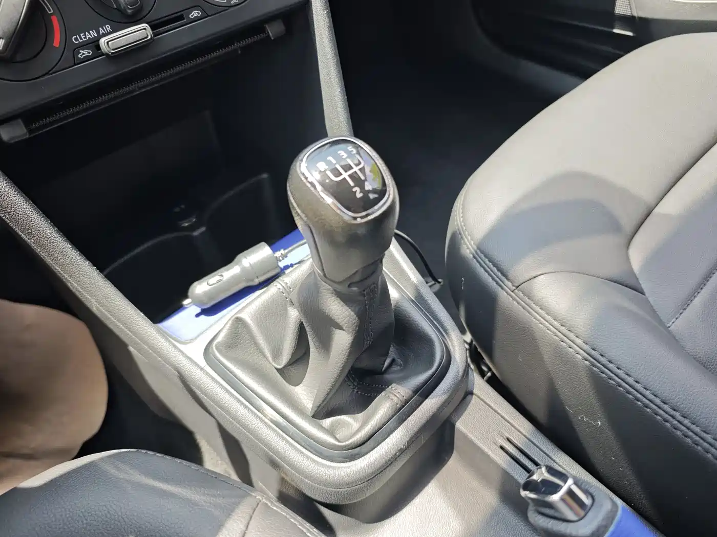 Škoda Rapid 2018 1.6L Manual Standard Edition фото 17