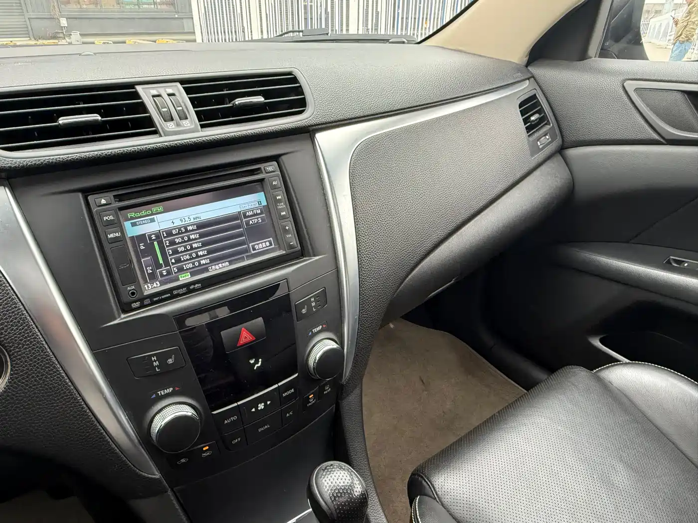 Suzuki Kizashi 2010 2.4L 4WD Sport Navigation фото 16