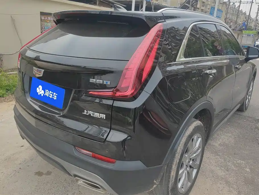CADILLAC XT4