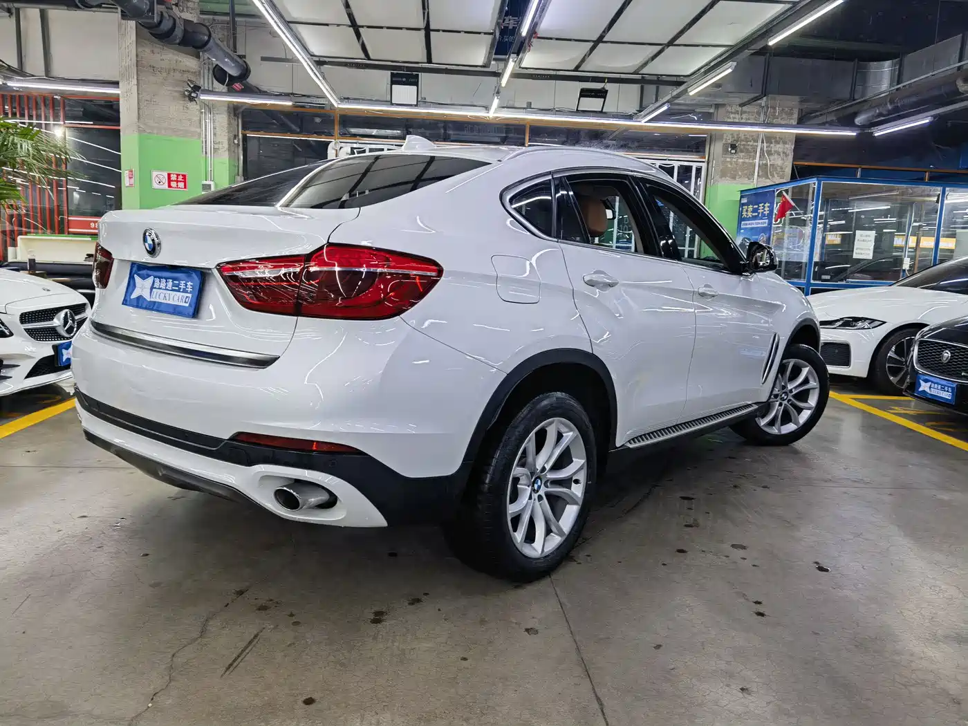BMW X6 2018 xDrive28i фото 4