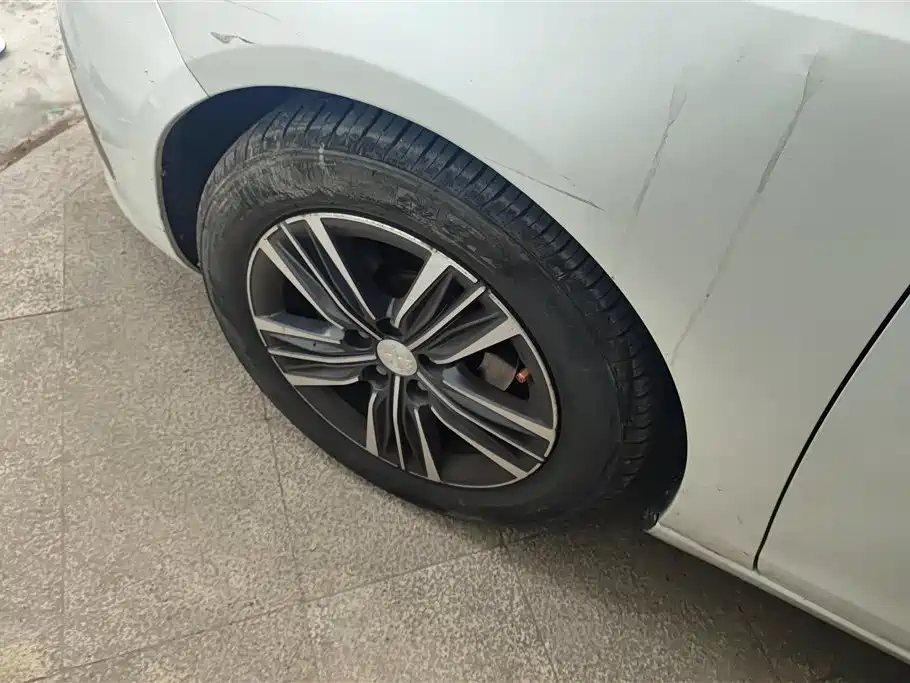 Peugeot 308 2018 1.6L Auto Luxury Edition фото 6