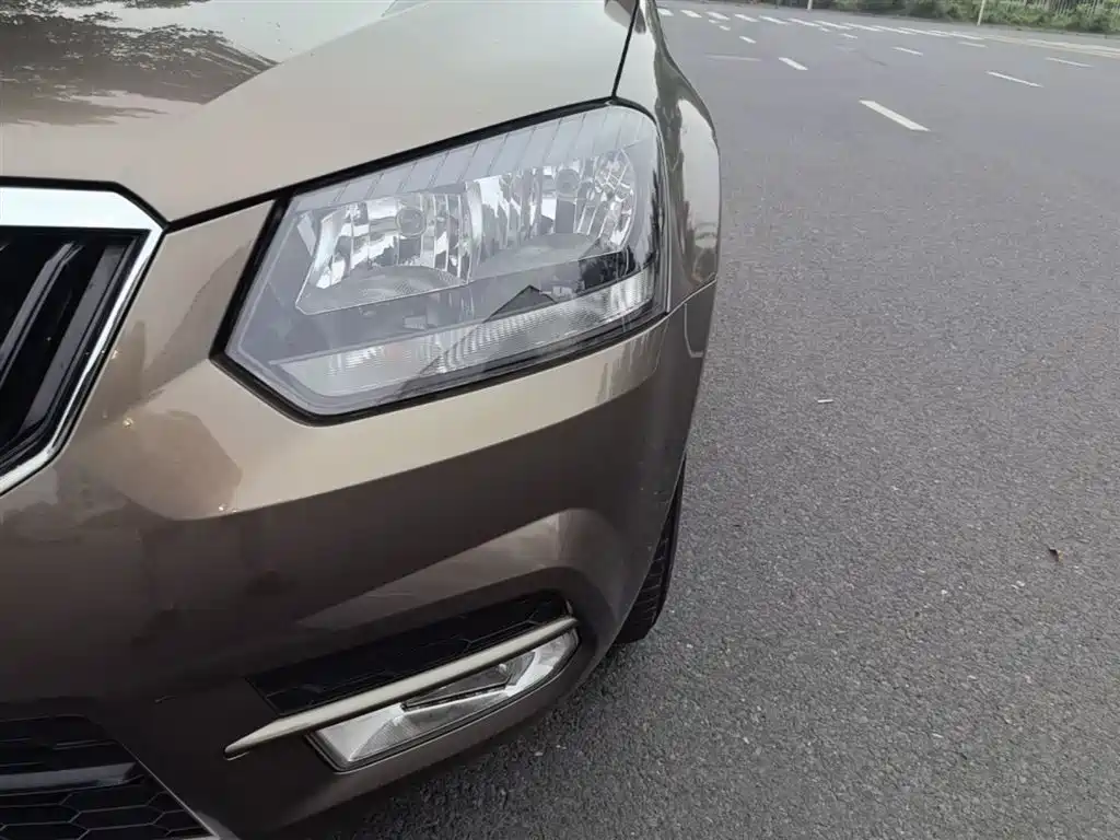 Škoda Yeti 2016 1.4TSI DSG Forward Edition фото 24
