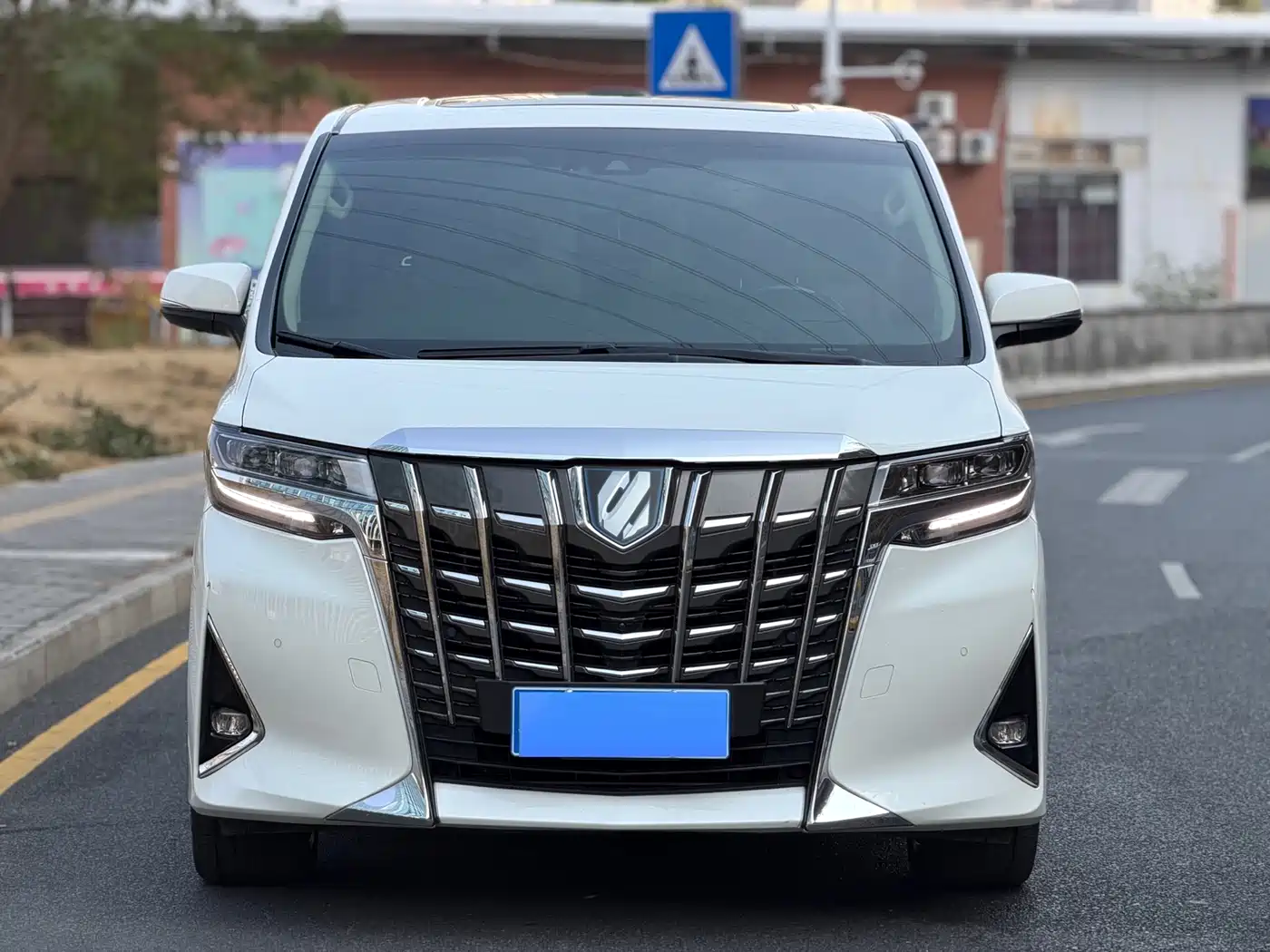 Toyota Alphard 2021 Hybrid 2.5L Premium фото 2