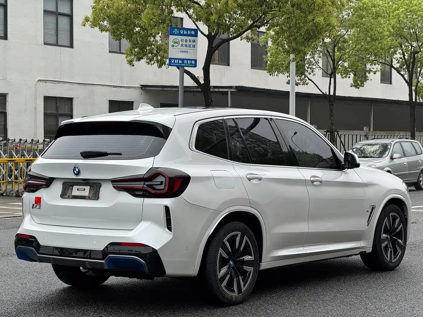 BMW IX3