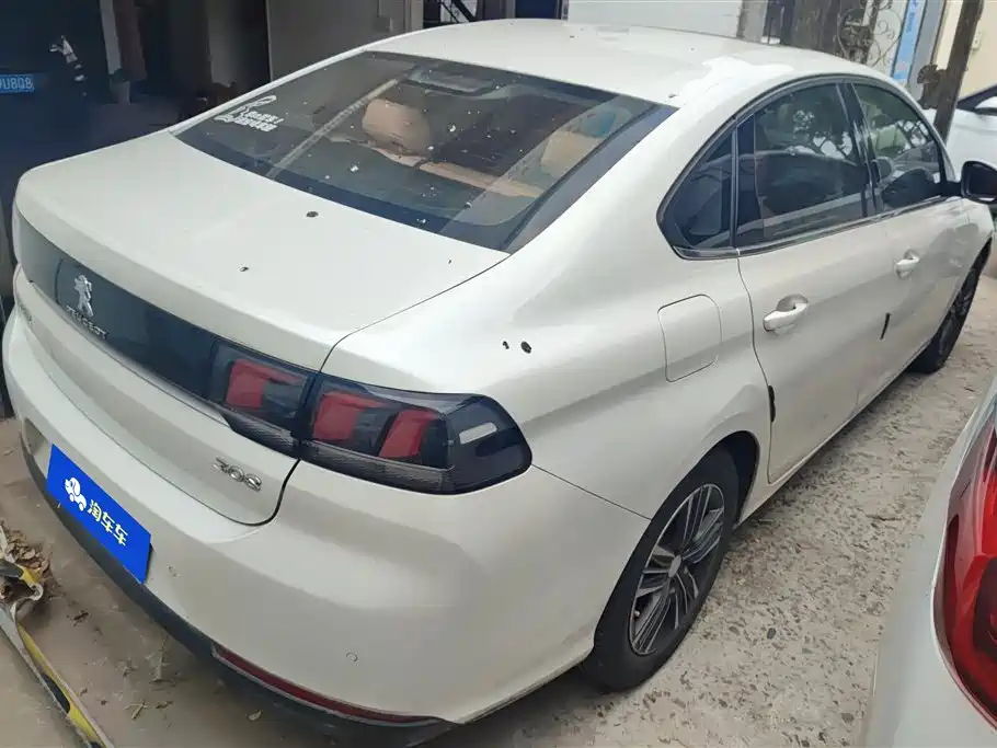 Peugeot 308 2018 1.6L Auto Luxury Edition фото 3