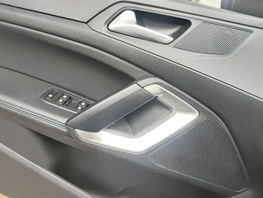 Peugeot 308 2018 1.6L Auto Luxury Edition фото 7