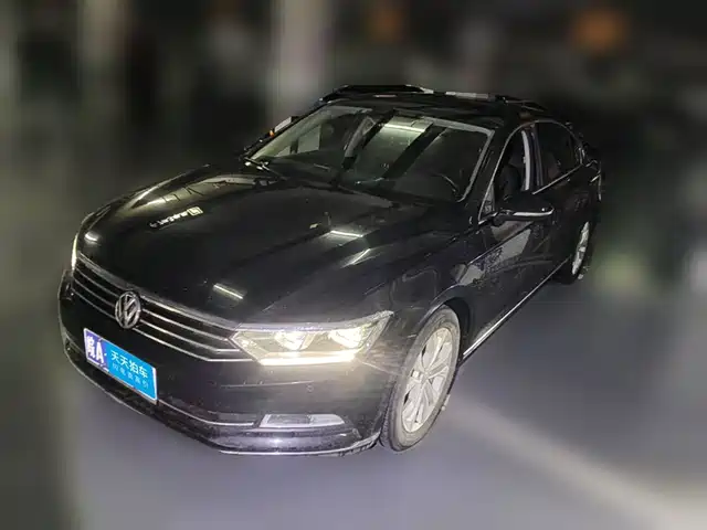 Volkswagen Magotan 2018 Facelift 330TSI DSG Luxury — фото 1