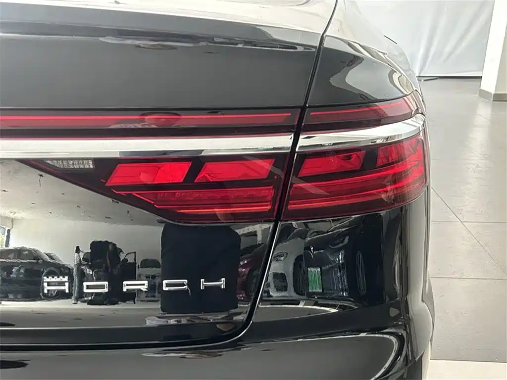 Фото 14 - Audi A8