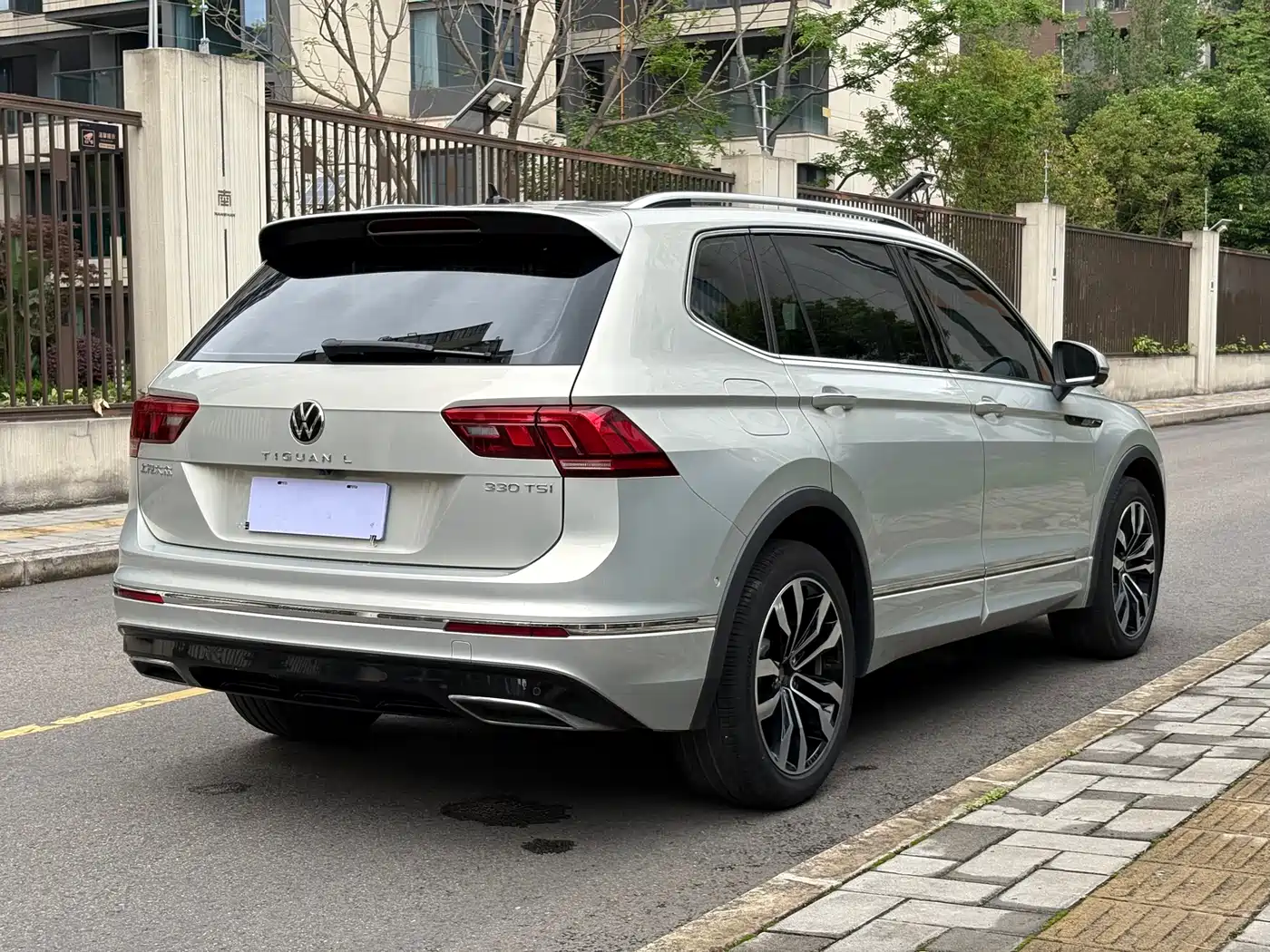 Volkswagen Tiguan L 2021 330TSI Automatic 2WD R-Line Premium фото 14