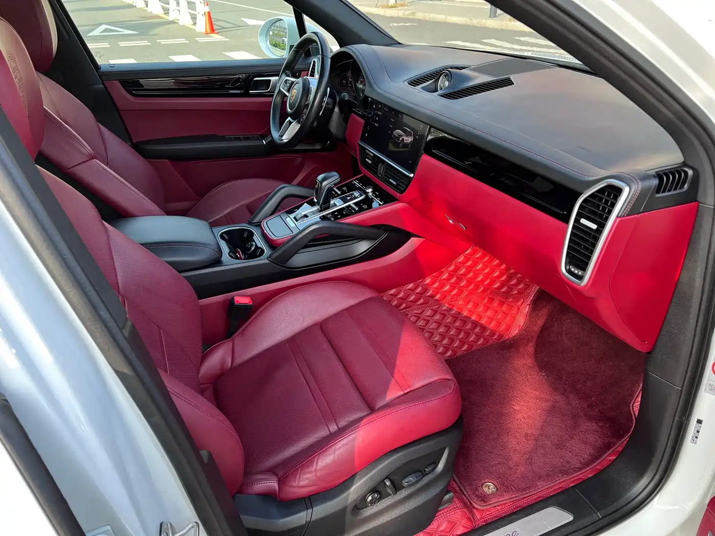 Porsche Cayenne New Energy 2022 Cayenne E-Hybrid 2.0T Platinum Edition фото 20