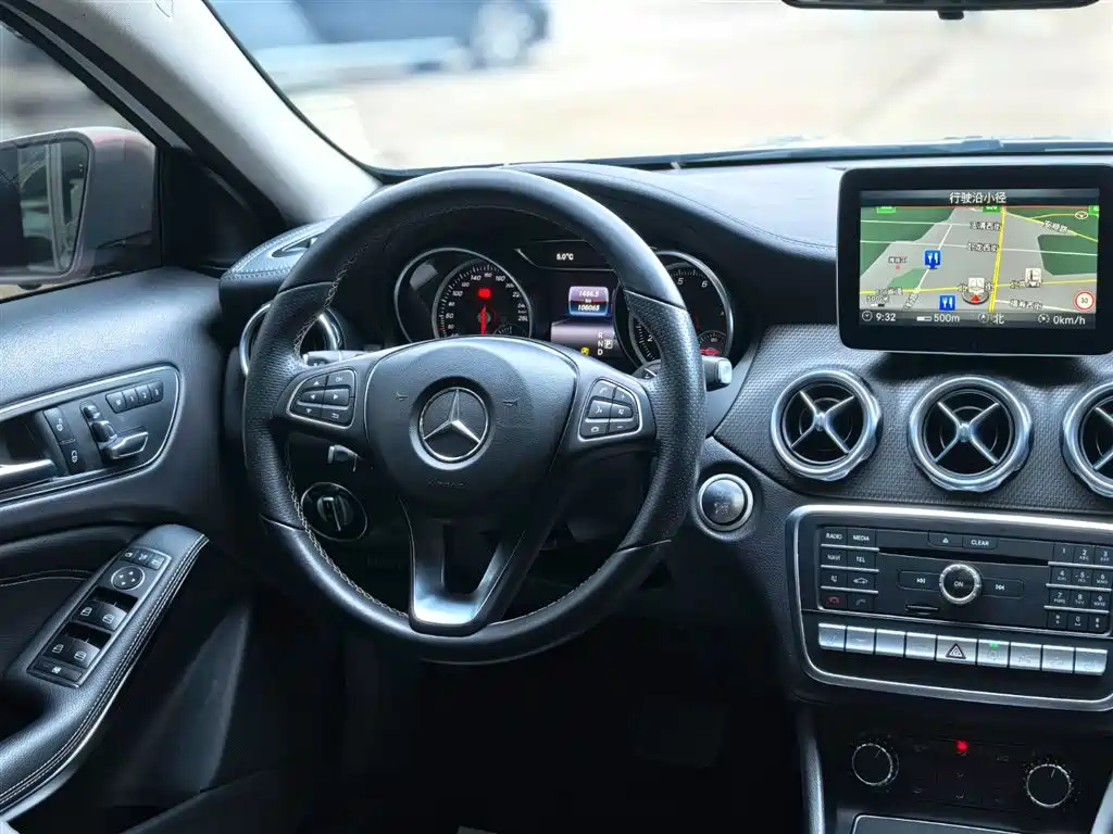 Mercedes-Benz GLA 2017 GLA 220 4MATIC Fashion фото 8