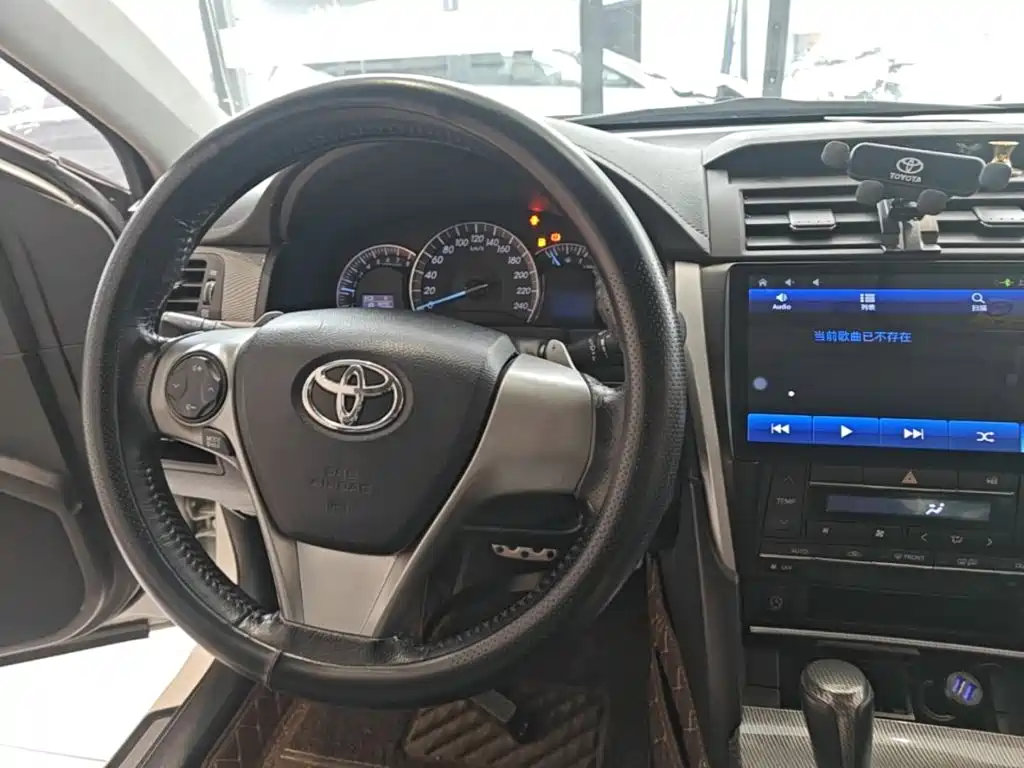 Photo 11 - Toyota Camry
