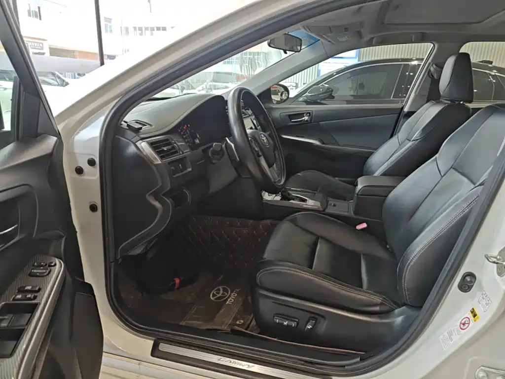 Photo 15 - Toyota Camry