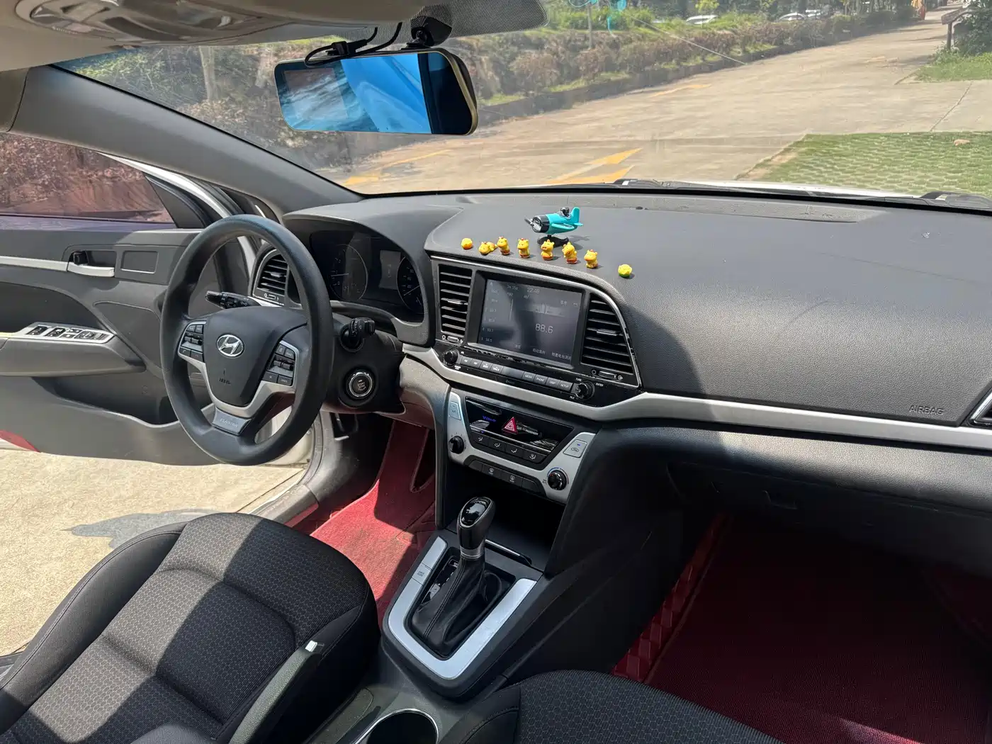 Hyundai Elantra 2016 Model 1.6L Automatic Smart Elite фото 10