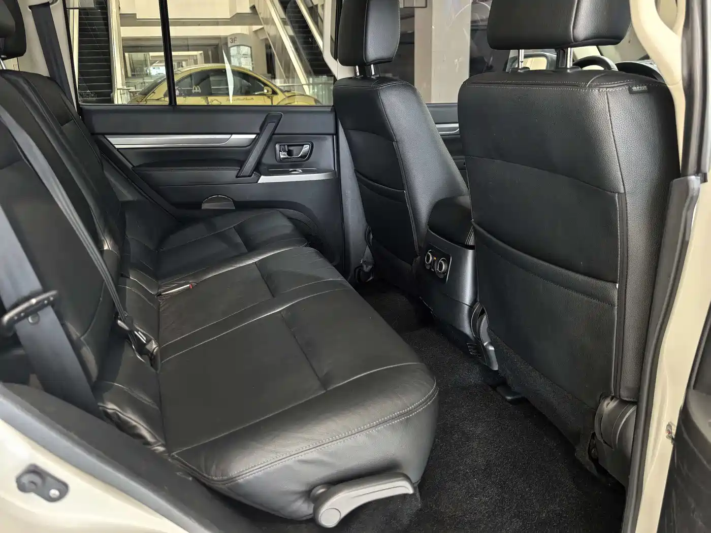 Mitsubishi Pajero (Import) 2015 3.0L Automatic Elite Premium Edition China V фото 6