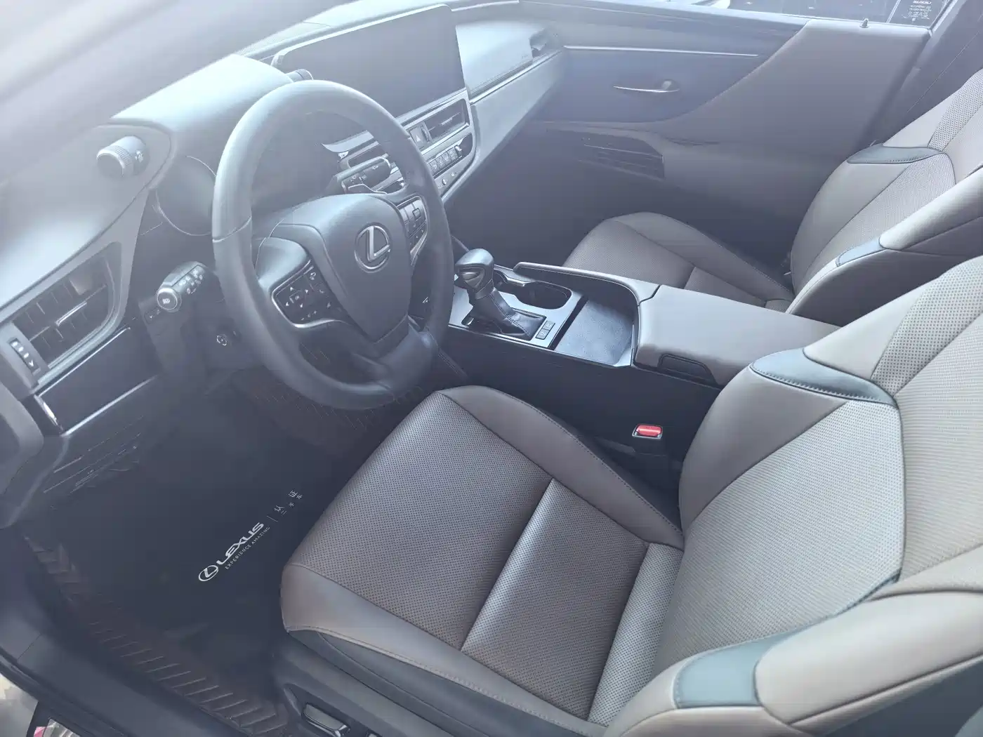 Фото 3 - Lexus ES