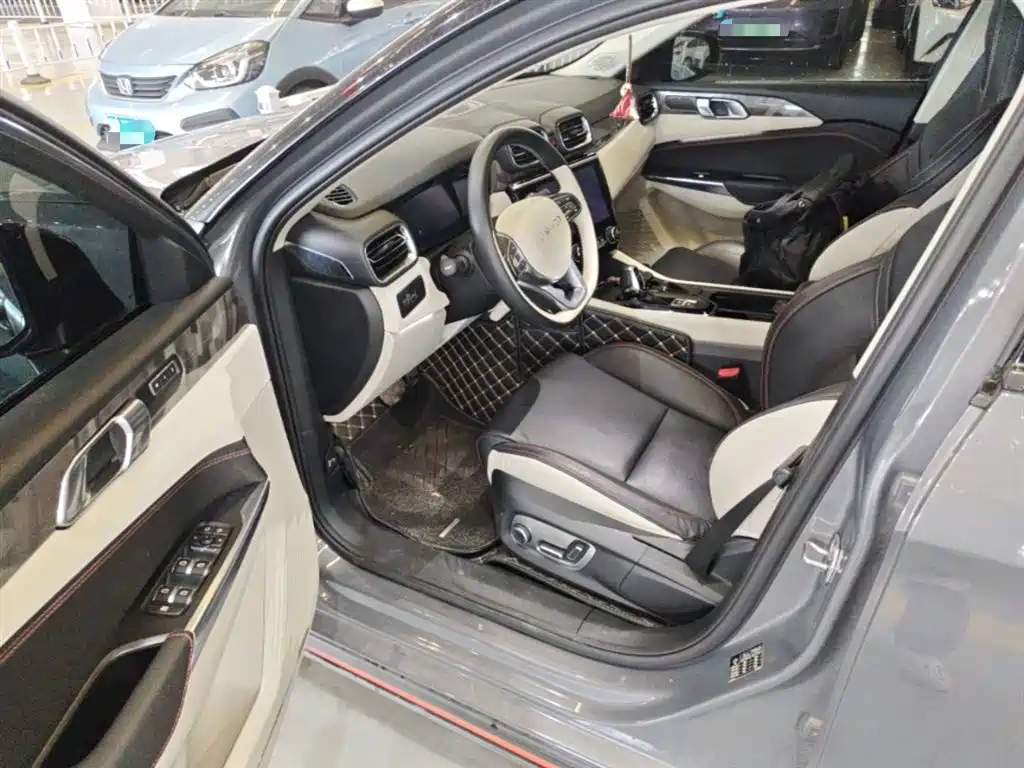 Lynk & Co 02 2018 Model 1.5T DCT 2WD Yao Pro Edition China V фото 16
