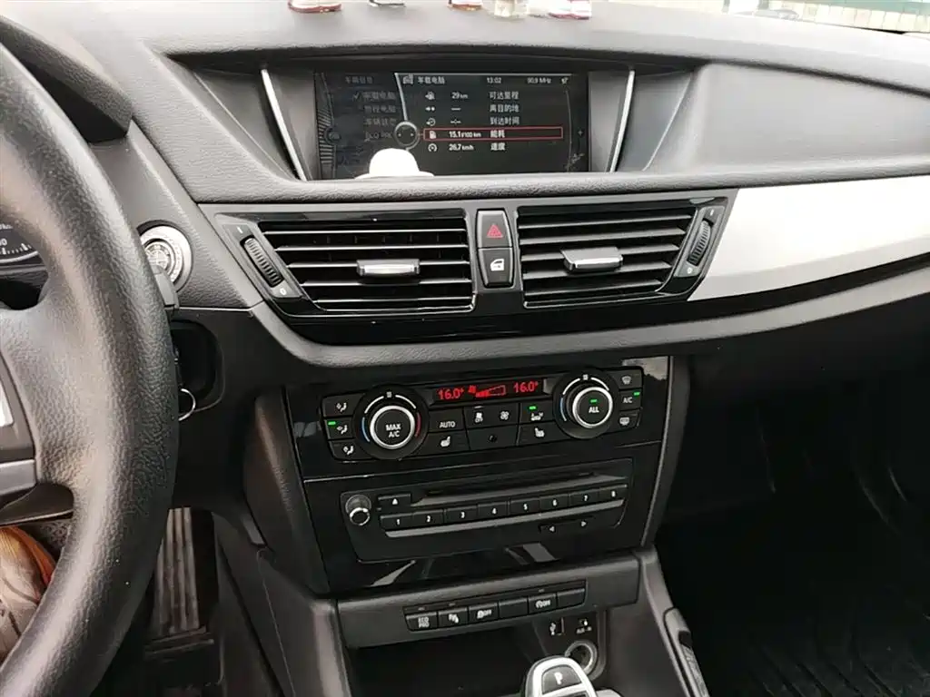 BMW X1 2014 sDrive18i Leading Edition фото 13