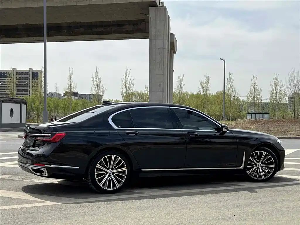 BMW 7-SERIES