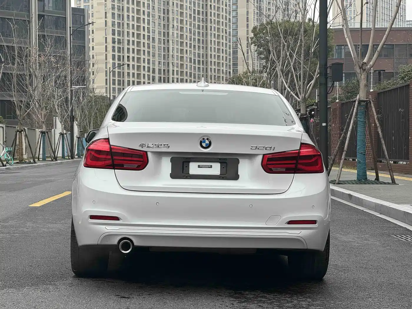 BMW 3 Series 2018 318i фото 17