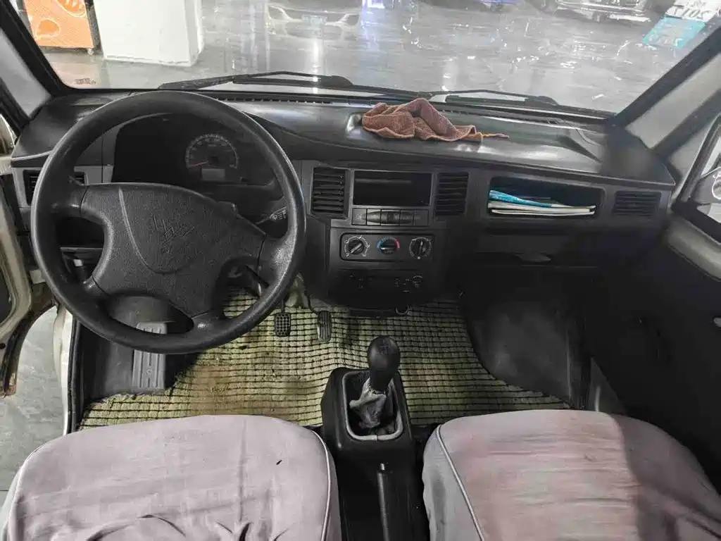 Wuling Motors Wuling Zhiguang 2015 2013 1.0L Practical