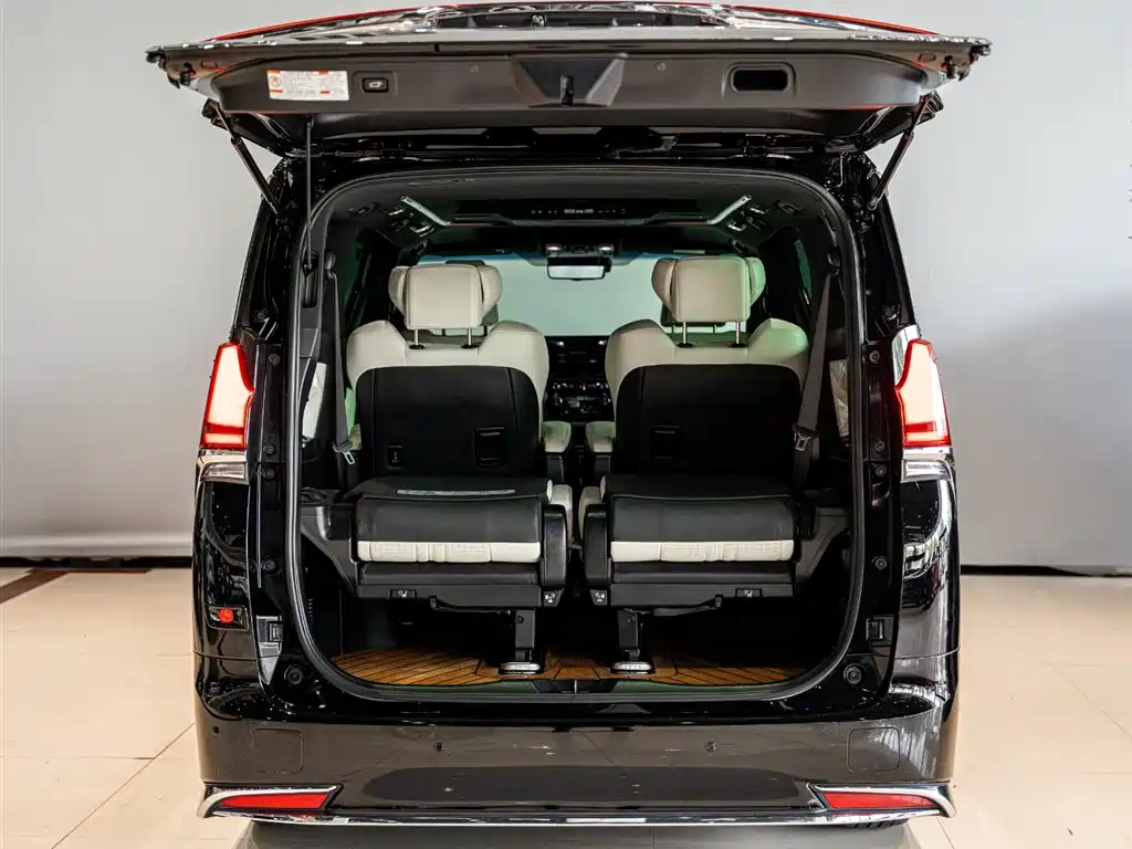 Lexus LM 2020 300h Seven-Seater Elegance Edition фото 20